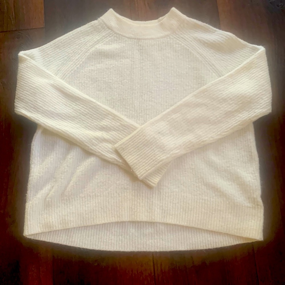 White knit sweater - Zara, 2000s. size L. Some signs of wear (fuzzies/pilling)